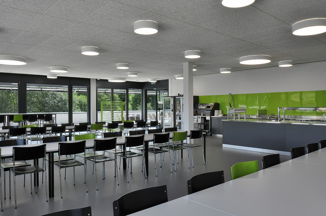 739_03_Neubau_Gewerbehaus_Ausbildungszentrum_Swissmechanic_Muenchenbuchsee.jpg