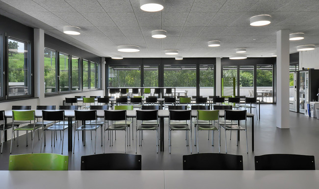 739_04_Neubau_Gewerbehaus_Ausbildungszentrum_Swissmechanic_Muenchenbuchsee.jpg