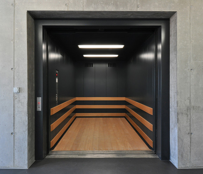 739_09_Neubau_Gewerbehaus_Ausbildungszentrum_Swissmechanic_Muenchenbuchsee.jpg