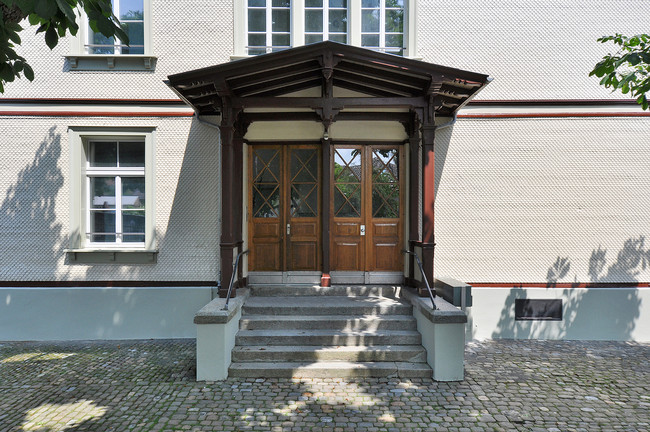 721_06_Sanierung_Gebaeudeunterhalt_Volkschule_Laengasse_Tuermli.jpg